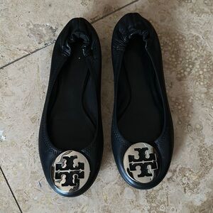 TORY BURCH MILLER BLACK LEATHER BALLET FLATS SILVER MEDALLION SZ 6M